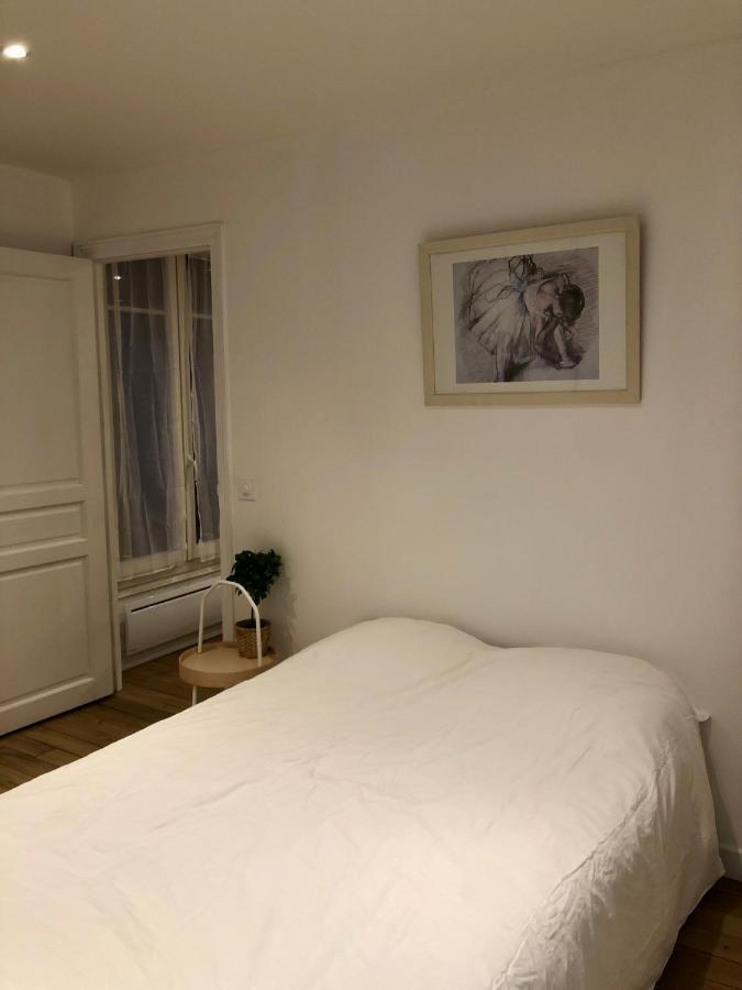 Rare Appartement D'Architecte En Haut De Montmartre Париж Екстериор снимка