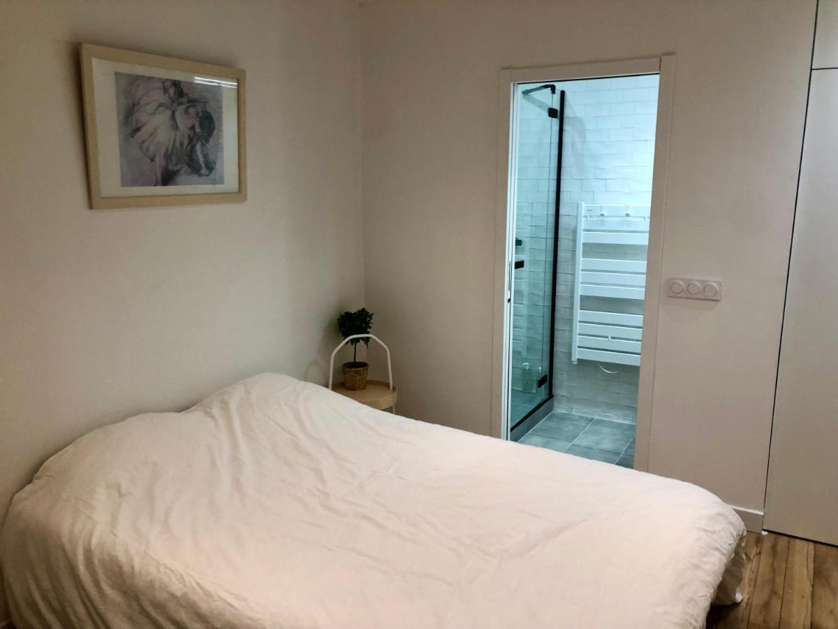 Rare Appartement D'Architecte En Haut De Montmartre Париж Екстериор снимка