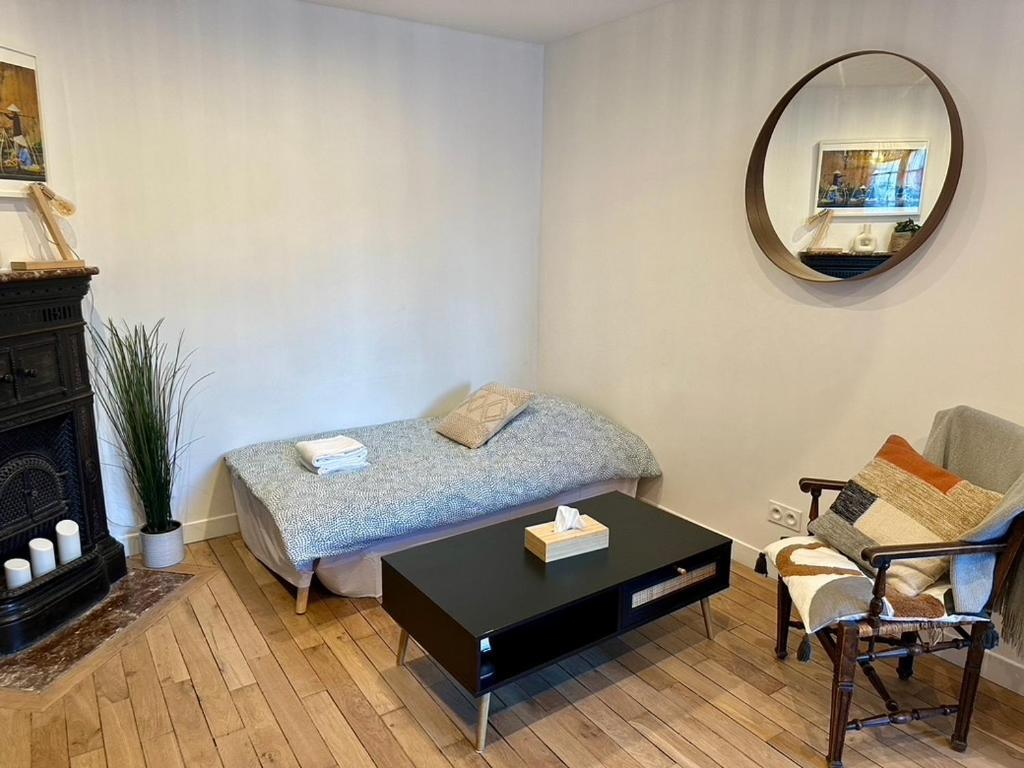 Rare Appartement D'Architecte En Haut De Montmartre Париж Екстериор снимка